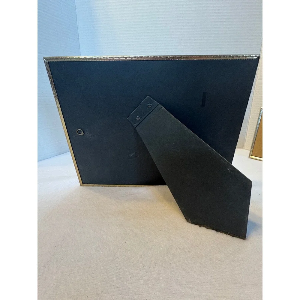 Vintage Gold Tone Metal Beaded Edge Picture Frame 8x10 Tabletop Display‎